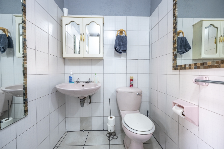 5 Bedroom Property for Sale in Protea Heights Western Cape